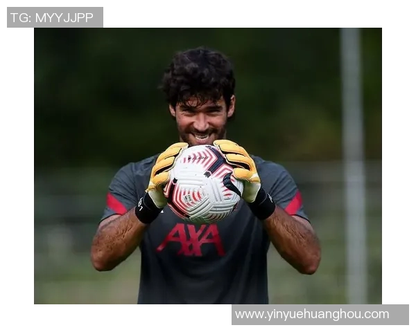 足球门将手环设计创新突破守门员装备新潮流助力比赛表现提升